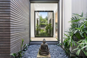 Modern Architectural Oasis in Menlo Park
